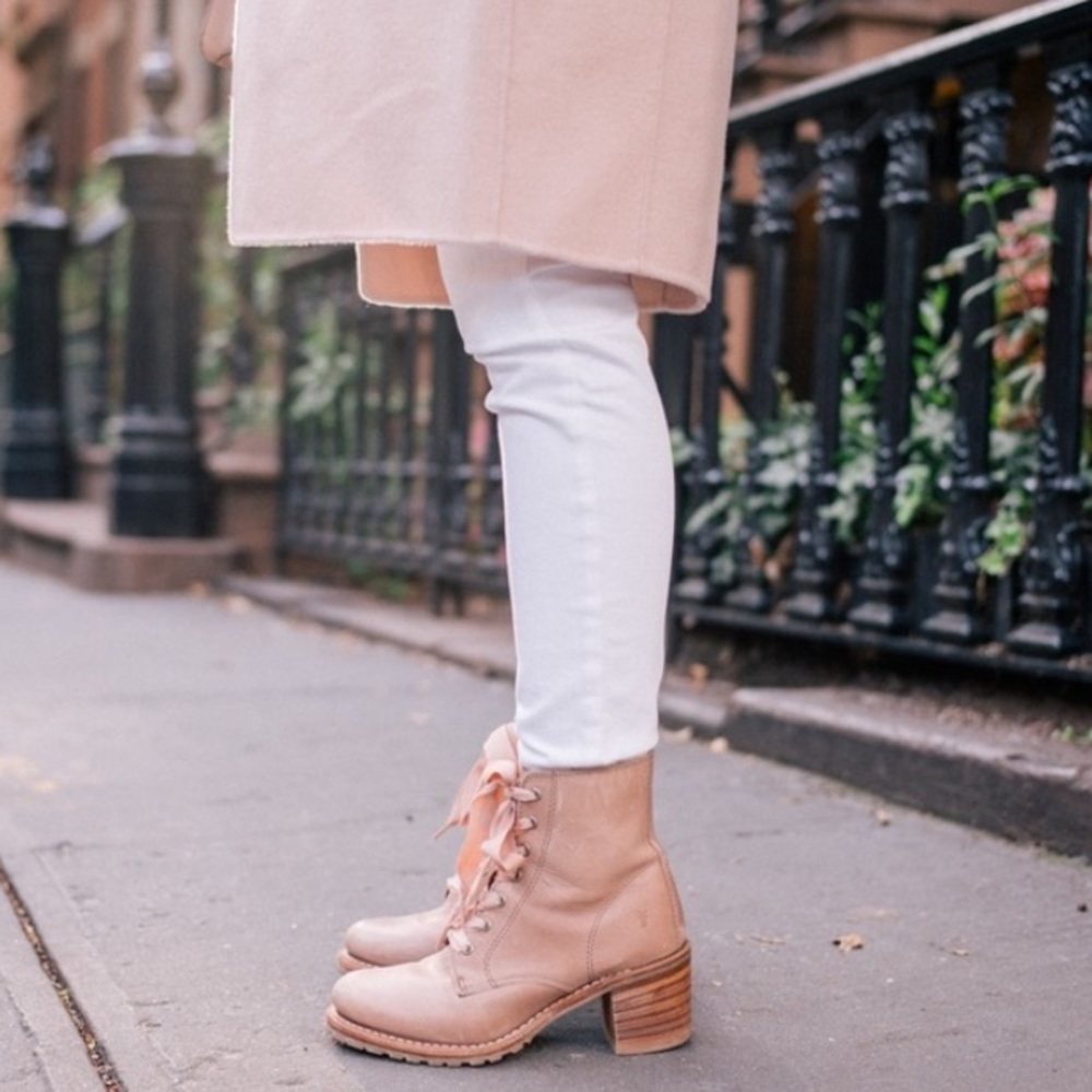 Frye Sabrina Glam 6G Lace Up Boots